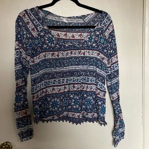 Aeropostale lightweight long sleeved snoop neck crop top shirt. SP. nice cond.
